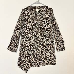 Chico's Women's Leopard Print Asymmetrical Tunic Top with Roll-Tab Sleeves